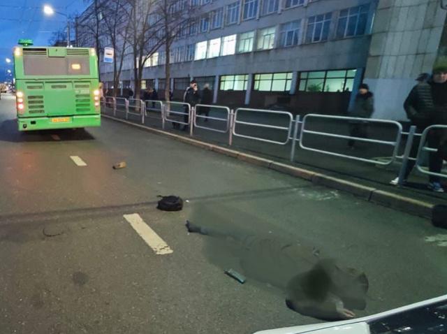 В Челябинске автобус насмерть сбил молодого парня