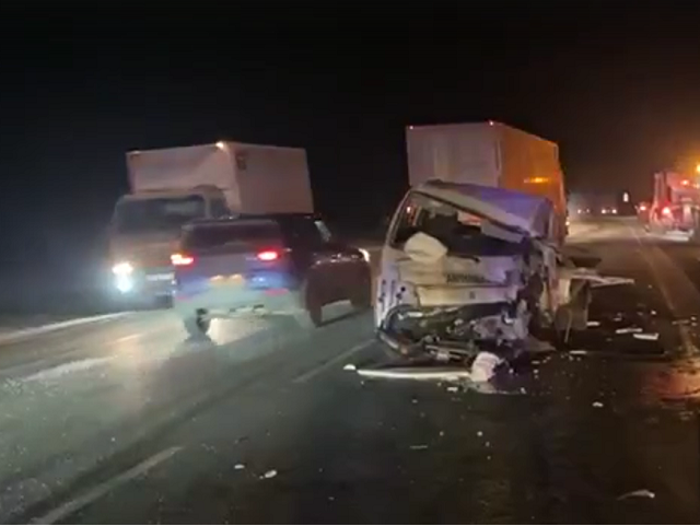 На Южном Урале в массовой аварии пострадал водитель грузовика