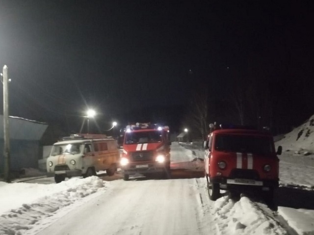 В пещере в Ашинском районе спасли упавших с восьмиметровой высоты девушку и парня