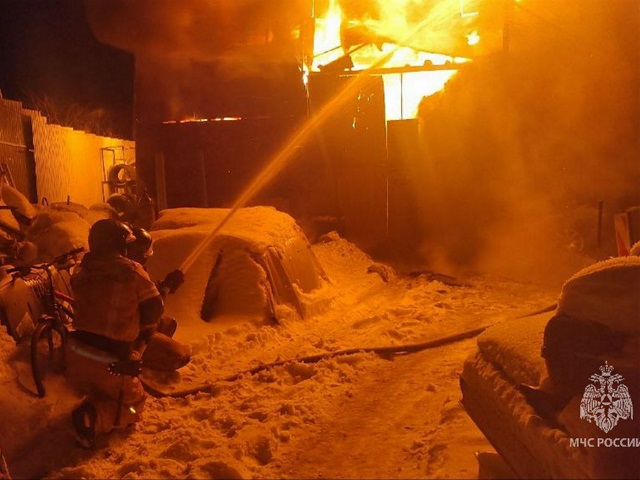 В Челябинске сгорел еще один автосервис