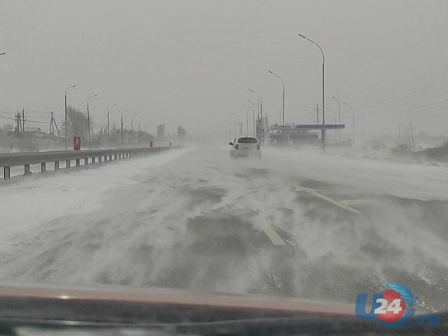 Десятки автомобилей застряли на южноуральской трассе из‑за снегопада