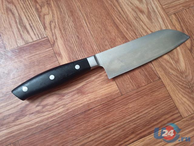 В Челябинской области пьяный посетитель бара гонялся с кухонным ножом за администратором
