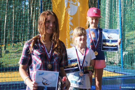 В субботу на озере Инышко прошли первые открытые соревнования Урала по кабельному вейкбордингу