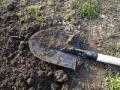 Жительница Южноуральска, у которой случился выкидыш, закопала плод во дворе