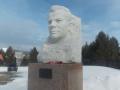 О Юрии Гагарине златоустовцам напоминают два монумента
