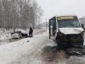 В Челябинской области при столкновении маршрутки и легковушки погибли 18-летние девушки