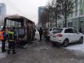 В Челябинске в центре города сгорела маршрутка. Видео