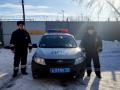 В Челябинской области полицейские спасли двух южноуральцев, замерзающих в поле