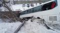 На Южном Урале рейсовый автобус столкнулся с трактором и вылетел с моста 