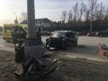 В Челябинской области водитель иномарки погиб после столкновения с уличным столбом 