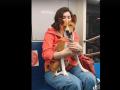 «Говорящая» собака в метро рассмешила пользователей Сети 