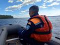 Туристы на сап-бордах попали в шторм на озере Увильды