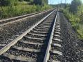 Южноуралец едва не пустил поезд под откос, подложив камни на рельсы