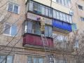 Южноуральская пенсионерка едва не выпала с третьего этажа, собравшись на прогулку через балкон