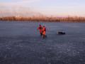 В Челябинской области со льдины эвакуировали травмированного мужчину