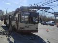 В Челябинске троллейбус протаранил фонарный столб