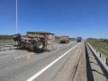 В Челябинской области на трассе перевернулся отцепившийся от грузовика прицеп