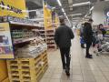 В Челябинске сто человек эвакуировали из здания гипермаркета из-за неаккуратного сотрудника