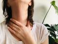 Эндокринолог назвал тревожность признаком проблем с щитовидной железой