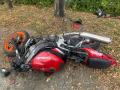 В Челябинской области мотоциклист без шлема погиб, врезавшись в дерево