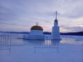 Снежный храм, построенный на льду озера Тургояк, ушел под воду